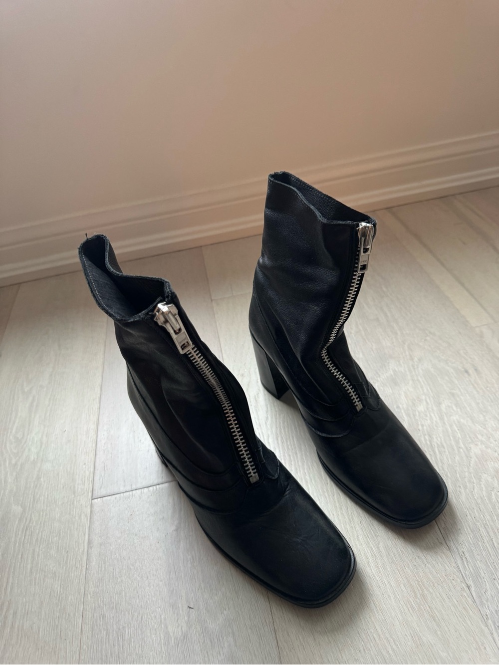 L'INTERVALLE Black Leather Zip-Front Heeled Ankle Boots